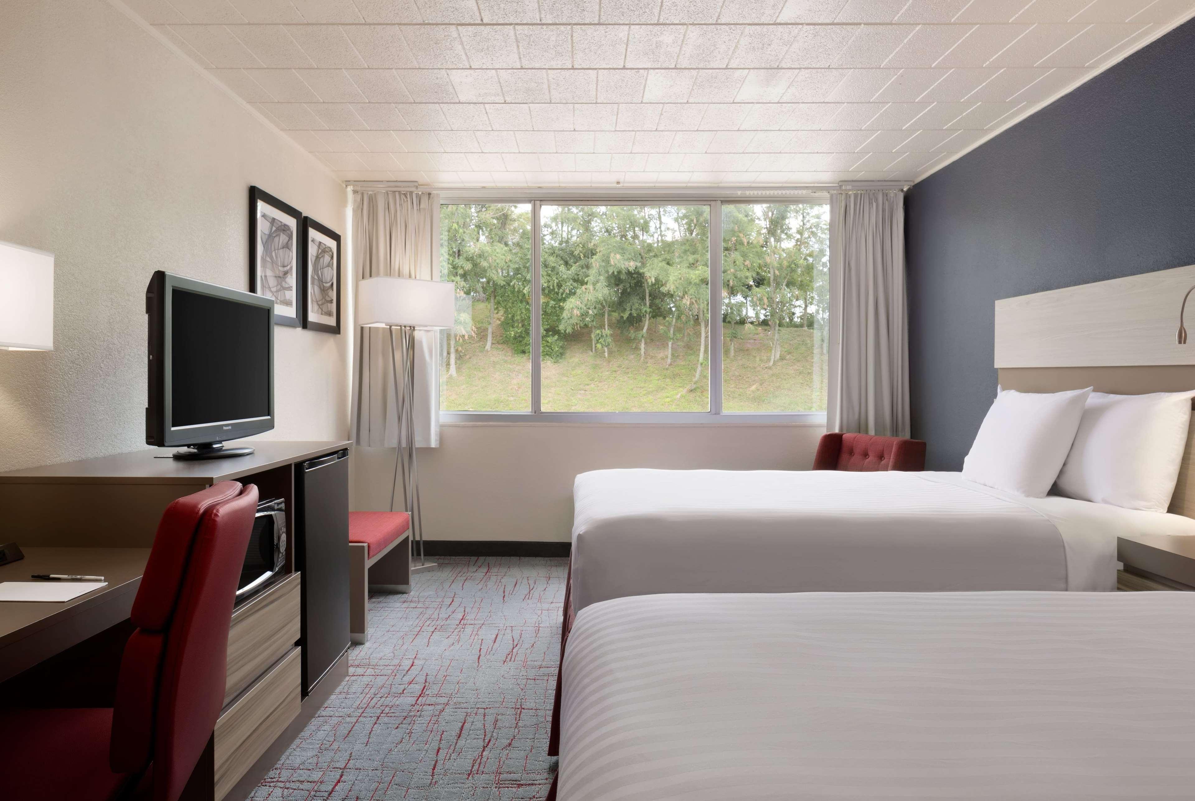 Ramada By Wyndham Uniontown Hotel Exterior photo