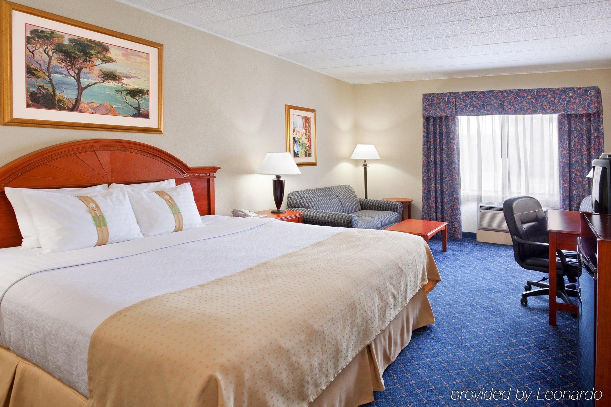 Ramada By Wyndham Uniontown Hotel Room photo